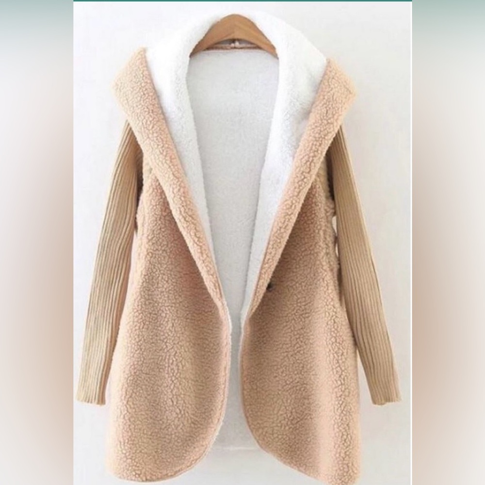 Teddy Fleece 🐻Camel and White! Soft and Warm with Pockets! Sweater Sleeves:)